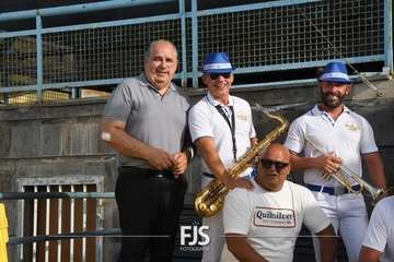 Lomo Magullo abraza la vida con la escultura homenaje a la Traída del Agua/Francisco Javier Santana y TA.